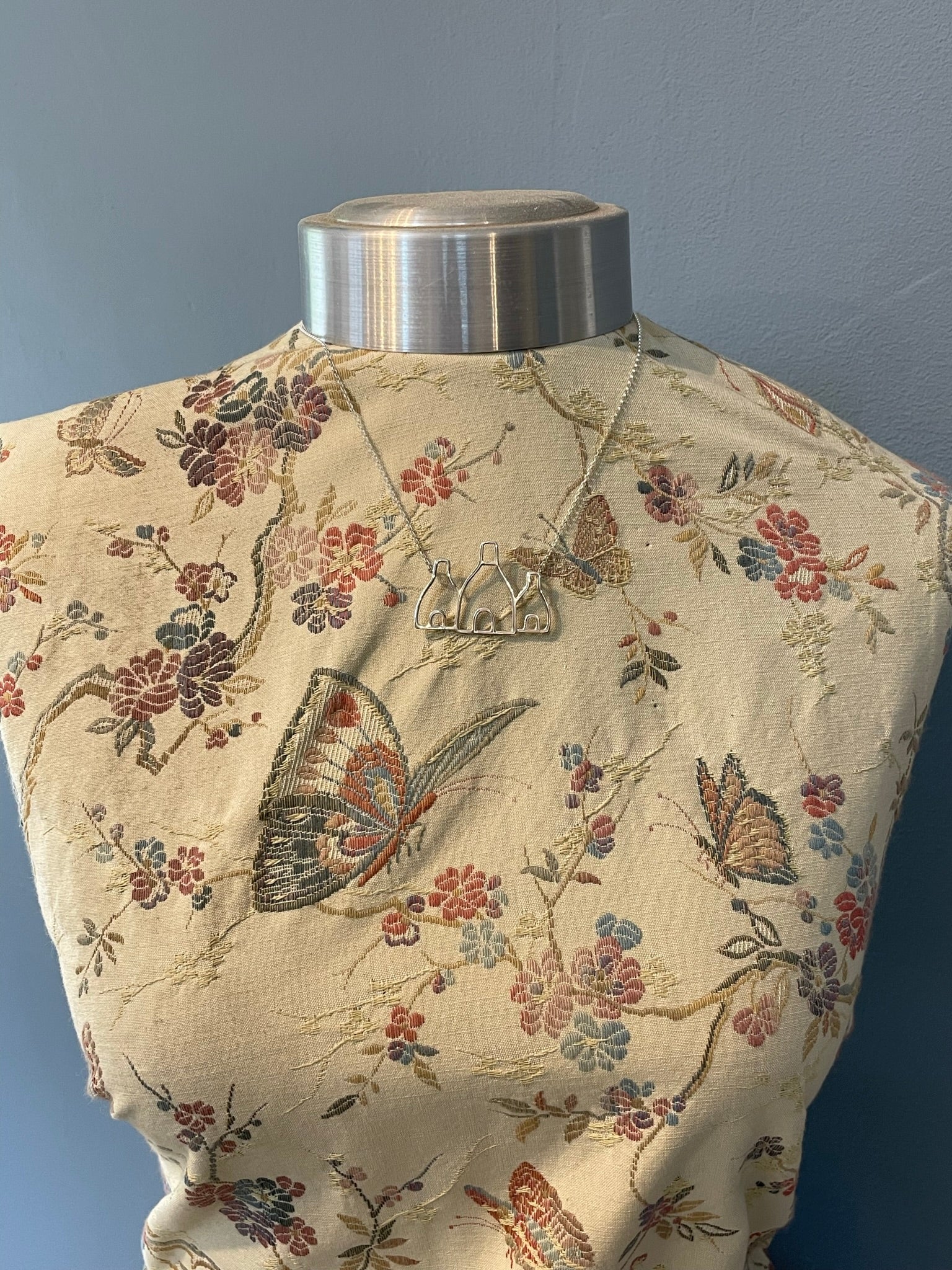 The Three Pot Banks Necklace image 4