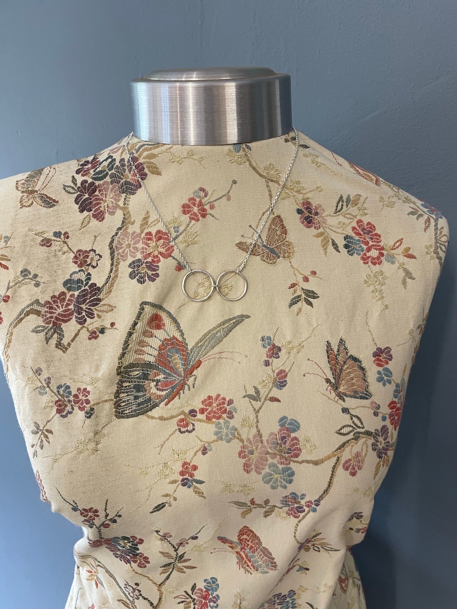 The Spectacles Necklace image 3