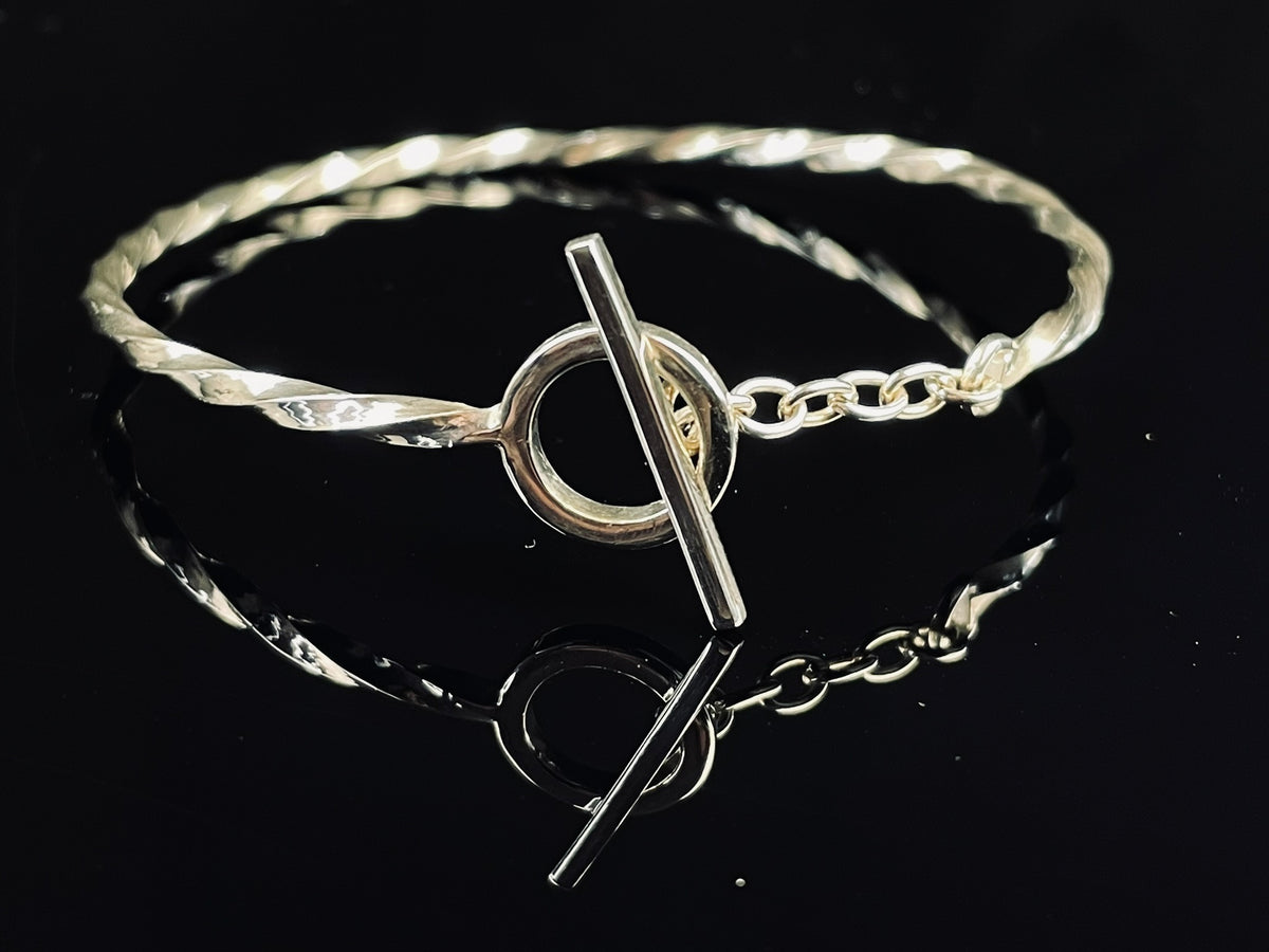 8da Sign Twist my T Bar Bangle – The Courtyard Workshop