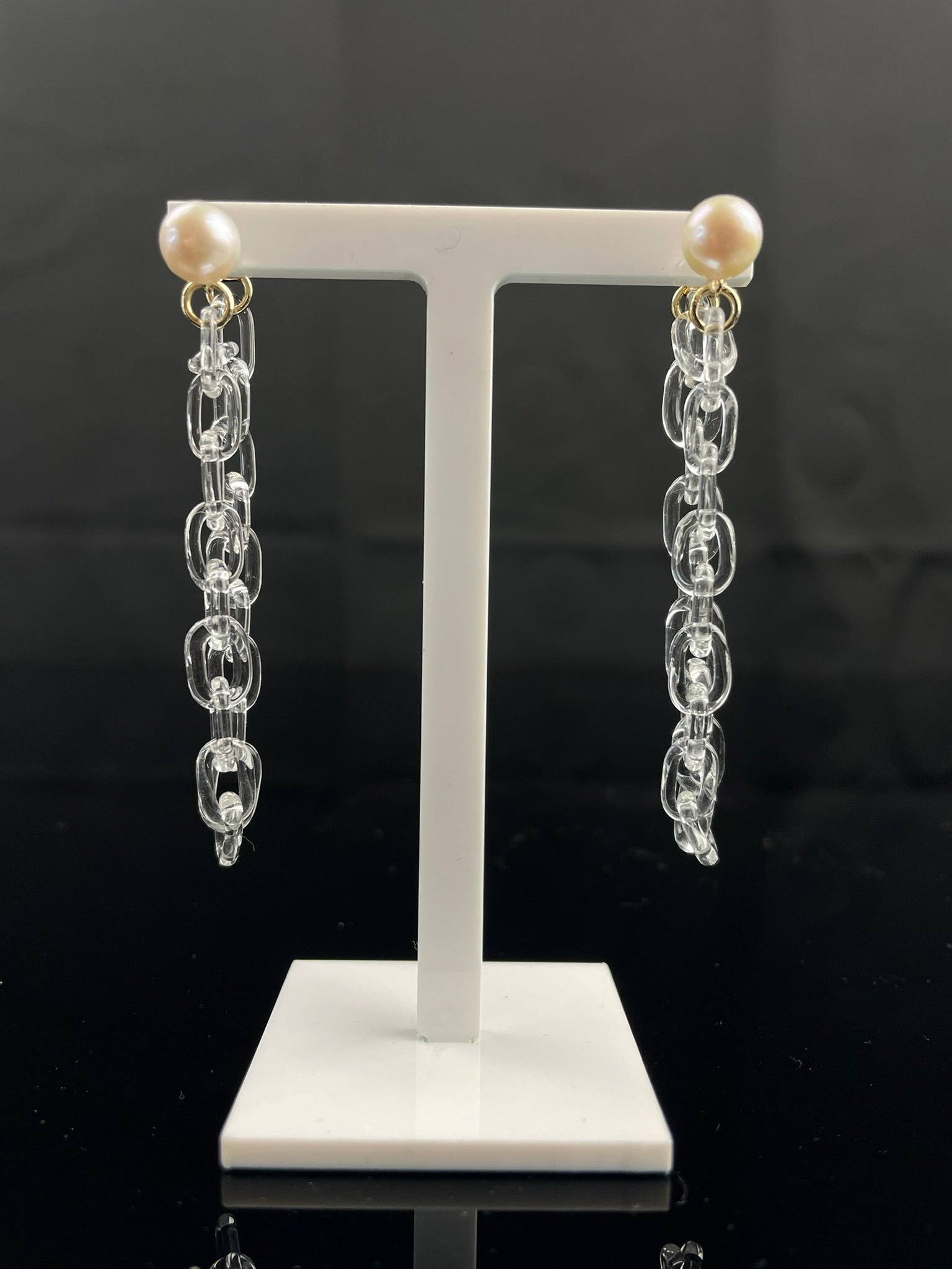 9ct Gold Freshwater Pearl and Glass Chain Looped Earrings image 0