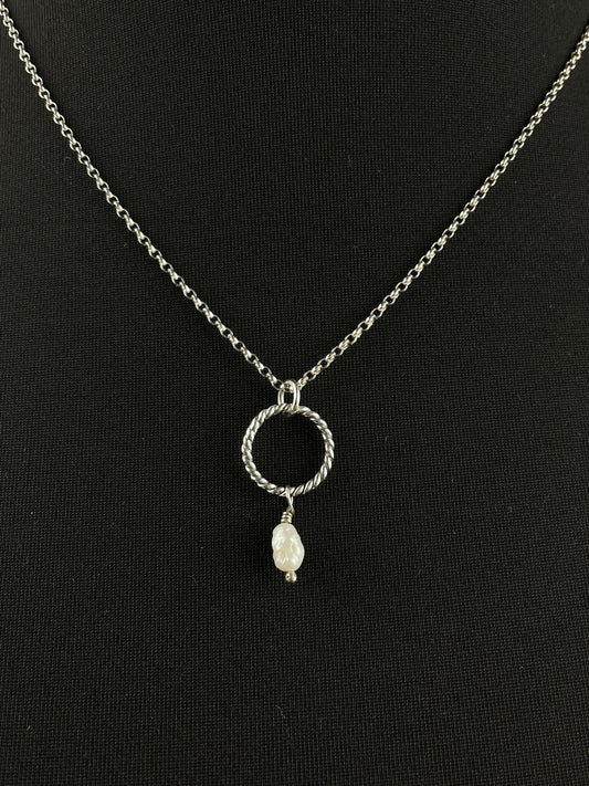 Rope and Pearl Necklace image 0