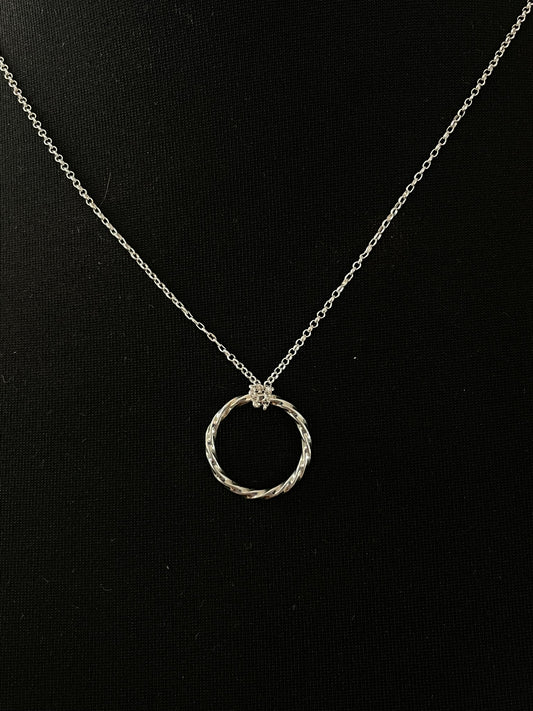 Square Twist Circle Neckalce