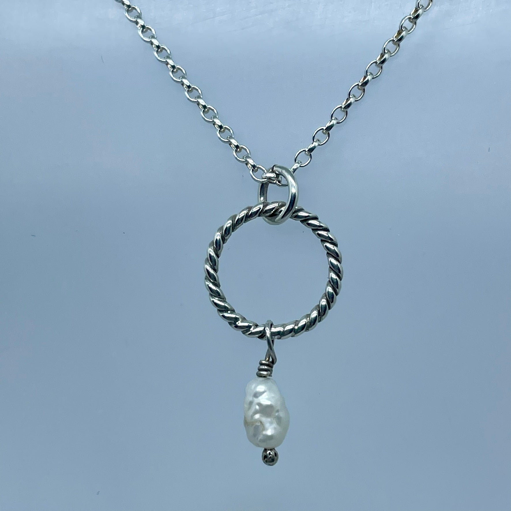 Rope and Pearl Necklace image 3