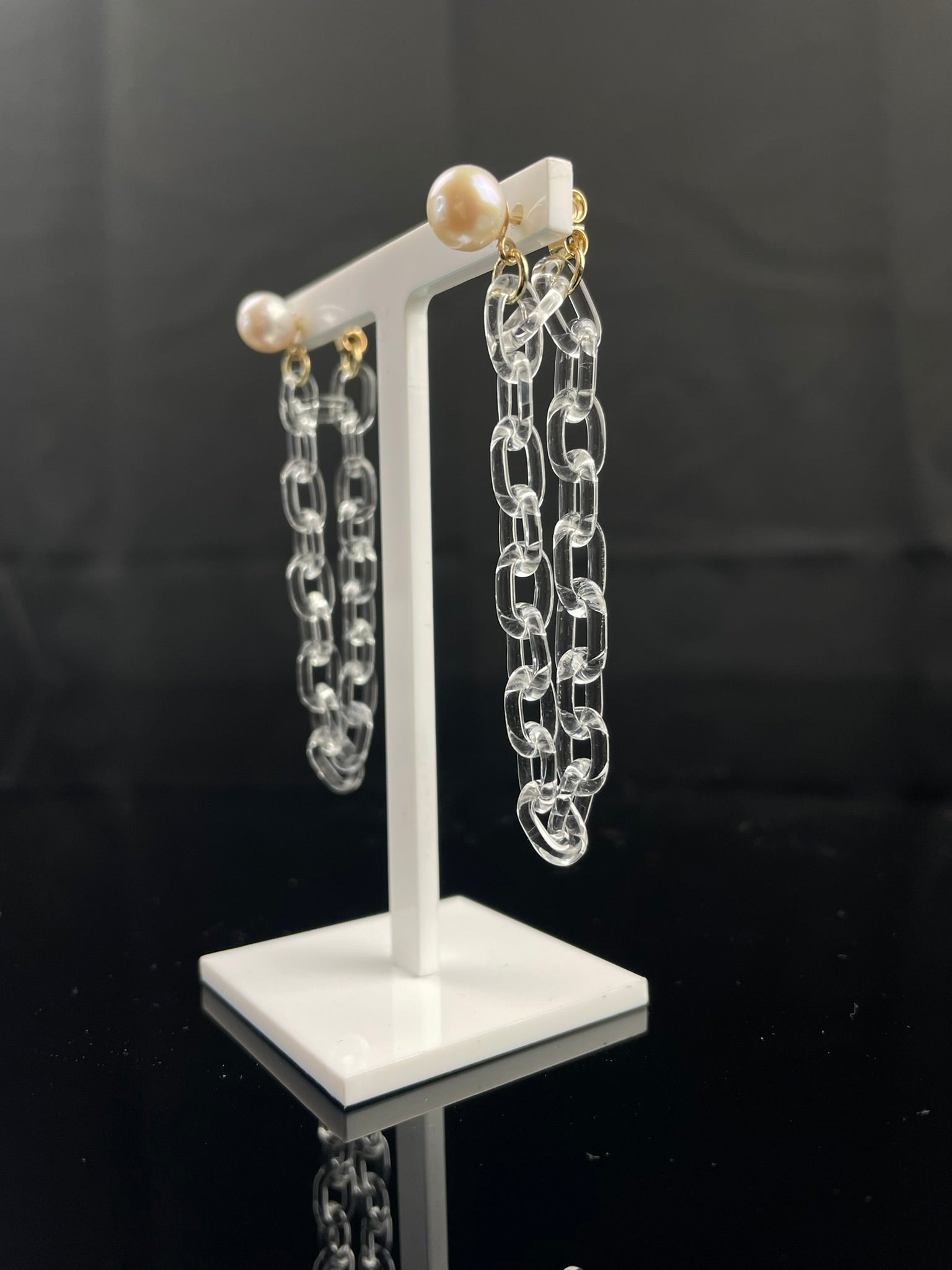 9ct Gold Freshwater Pearl and Glass Chain Looped Earrings image 1