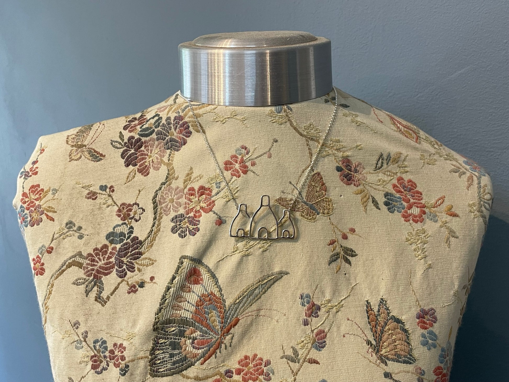 The Three Pot Banks Necklace image 3