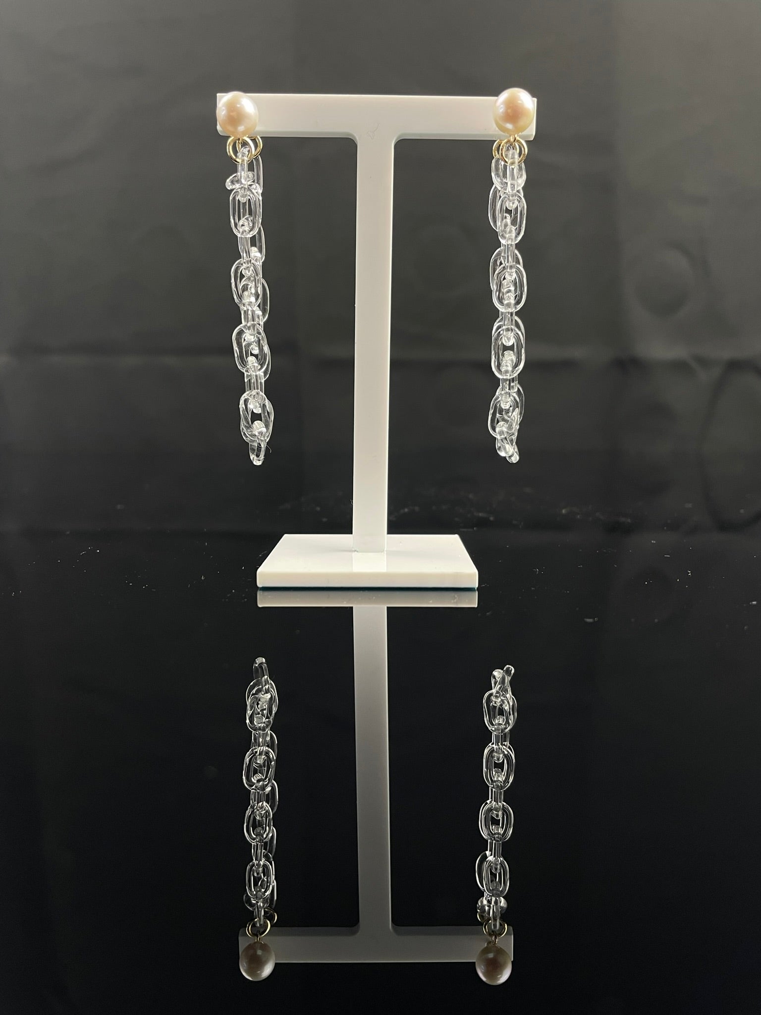 9ct Gold Freshwater Pearl and Glass Chain Looped Earrings image 2